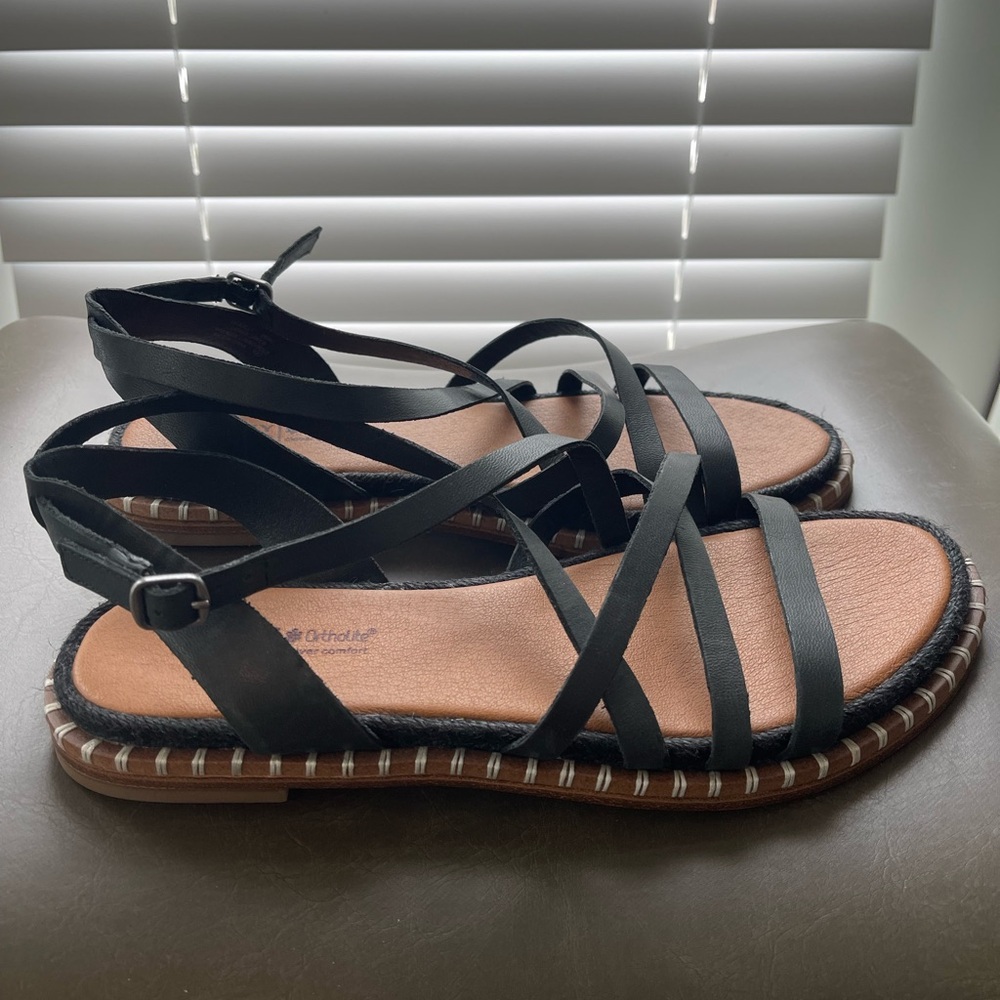 Lucky Brand - Flat Black Strappy Sandals